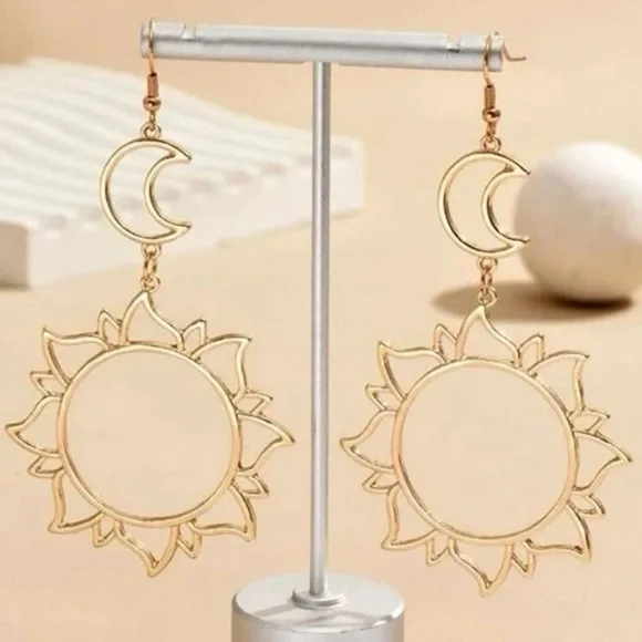 2/$10 NEW! Sun And Moon Drop Earrings Cute Dainty Celestial Fashion - Picture 3 of 4
